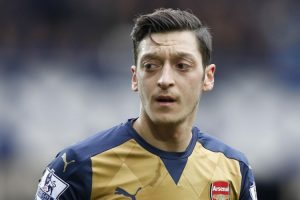 Mesut &Ouml;zil, kul&uuml;b&uuml;n yeni s&ouml;zleşme i&ccedil;in g&ouml;r&uuml;şme talebini ikinci kez geri &ccedil;evirdi