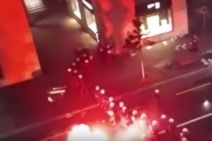 İsvi&ccedil;re'de Zurich taraftarları şehrin altını &uuml;st&uuml;ne getirdi