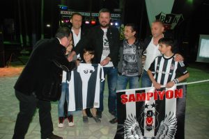 Beşiktaşlılar şampiyonluk gelirini bağışladı