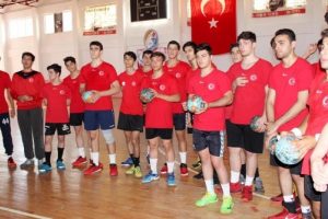 U18 Hentbol Milli Takımı Serik'te kampa girdi