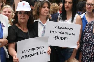 CHP'li kadınlardan 'Boşanma Komisyonu' tepkisi