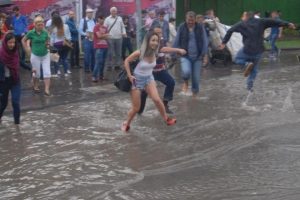 İzmir'de sağanak etkili oldu