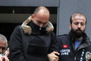 Restoranda &ccedil;ocuğu asitle yakan ş&uuml;pheli hakim karşısında