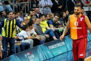 G&ouml;ksenin K&ouml;ksal'dan Fenerbah&ccedil;e'ye g&ouml;nderme