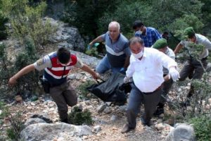 Mersin'de başı taşla ezilen erkek cesedi bulundu