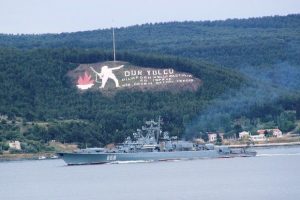 Rus savaş gemisi &Ccedil;anakkale Boğazı'ndan ge&ccedil;ti