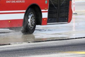 Belediye otob&uuml;s&uuml; şof&ouml;r&uuml; akaryakıt &ccedil;alarken yakalandı