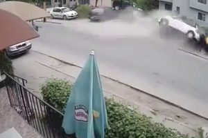 Trafik canavarı yayaları b&ouml;yle ezdi: 1 &ouml;l&uuml;, 2 yaralı