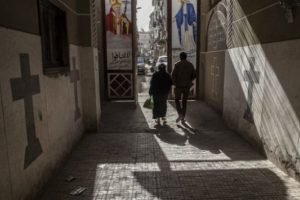 Yasak aşk s&ouml;ylentisi 'dini &ccedil;atışma' &ccedil;ıkardı