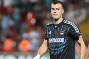 Melih Gökçek, Osmanlıspor'un Karcemarskas'ı transfer ettiğini açıkladı