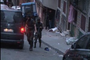 İstanbul Sultangazi'de ter&ouml;r operasyonu