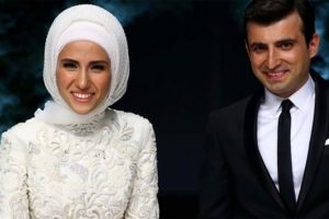 Gelinliğin tasarımcısı ortaya &ccedil;ıktı