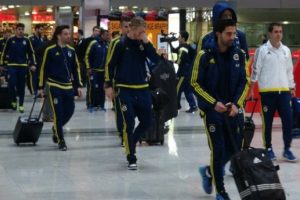 Fenerbah&ccedil;e y&ouml;neticileri ile Galatasaray taraftarı arasında arbede yaşandı