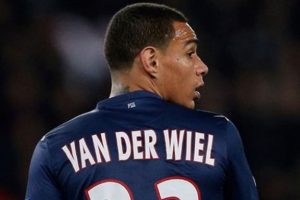 Beşiktaş Fransa'da Van der Wiel ve Raccid Ghezzal i&ccedil;in temaslarda bulundu