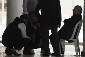 Aziz Yıldırım 45 dakika sandalyede bekledi!