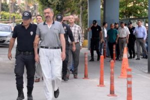 Mersin merkezli 14 ilde FET&Ouml;/PDY operasyonu zanlıları adliyeye sevk edildi