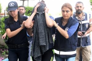 Anne-oğul hırsızlık şebekesi &ccedil;&ouml;kertildi