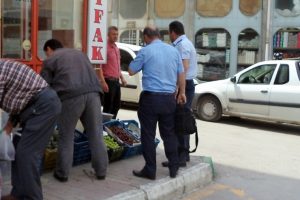 Bursa Mudanya'da kaldırımları işgal edenlere ceza yağdı!