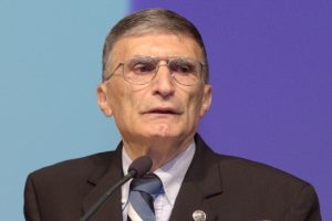 "Ailem bana 'neden Nobel almıyorsun' dedi"