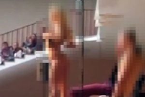 Alman lise &ouml;ğrencilerinden &ouml;ğretmenlere 'striptizci' şoku