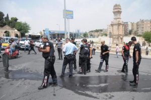 Şanlıurfa'da devrilen motosikletteki 2 polis yaralandı