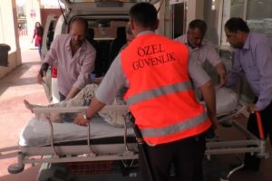 İnşaat iskelesi &ccedil;&ouml;kt&uuml;: 3 yaralı