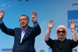 Erdoğan: Bunlar ateist, Zerd&uuml;şt, bunlardan bişey olmaz