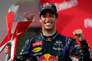 Pole pozisyonu Ricciardo'nun!