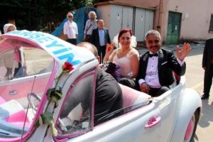 Maden iş&ccedil;isi, &ccedil;alıştığı ocağın &ouml;n&uuml;nde evlendi