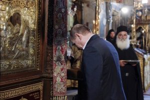 Putin'den Rus manastırına ziyaret