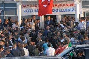 Erdoğan ve Yıldırım 16 kişinin &ouml;ld&uuml;r&uuml;ld&uuml;ğ&uuml; k&ouml;yde