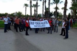 Konser alanına alınmayan Grup Yorum, parkta konser verdi