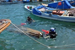 Fo&ccedil;a'da kıyı ve sualtı temizliği yapıldı