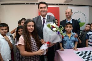Bursa'da geleceğin satran&ccedil; ustaları bilgi evlerinde yetişiyor