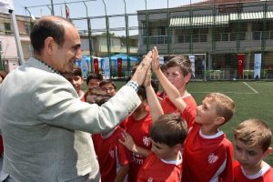 Bursa Yıldırım'da minik sporcuların sertifika heyecanı