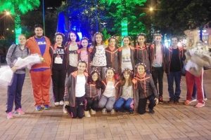 Bursa Mudanya'nın altın kızları şampiyon olarak d&ouml;nd&uuml;