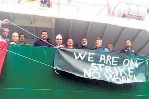 'A&ccedil;ık deniz'de tutsak kaldılar!