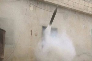 Eli kanlı &ouml;rg&uuml;tten korkun&ccedil; taktik: IŞİD f&uuml;zeleri evden atıyor