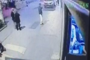 Halk otob&uuml;s&uuml;ne el yapımı bomba attılar