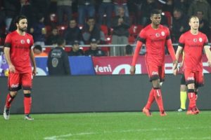 Galataray'da Riekerink g&ouml;nderilecek olan 4 oyuncunun listesini y&ouml;netime verdi