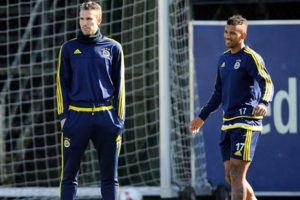 Fenerbah&ccedil;e'de iki yıldız g&ouml;zden &ccedil;ıkarıldı