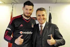 Beşiktaş'ta Boyko Şenol G&uuml;neş'in tavırlarından şikayet&ccedil;i...