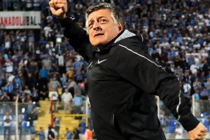 Antren&ouml;rlerden Yılmaz Vural'a tepki
