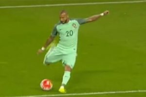 Ricardo Quaresma, &uuml;lkesinin milli ma&ccedil;ında enfes bir gole imza attı