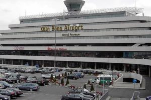 Almanya'da şok! K&ouml;ln Havalimanı'nda u&ccedil;uşlar durduruldu