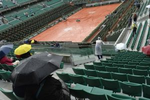 Roland Garros'a yine yağmur engeli