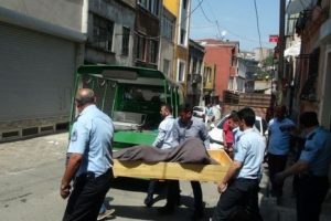 İstanbul Beyoğlu'nda bina merdivenlerinde ceset bulundu