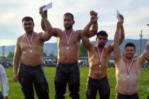 Bulgaristan'daki yağlı g&uuml;reşlerde Edirne r&uuml;zgarı
