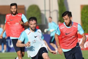 Milli futbolcu G&ouml;khan G&ouml;n&uuml;l'&uuml;n takımla &ccedil;alışmalara başladığı a&ccedil;ıklandı