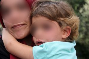 Vahşet! 4 yaşındaki kızını presli &ccedil;&ouml;p kamyonuna attı!